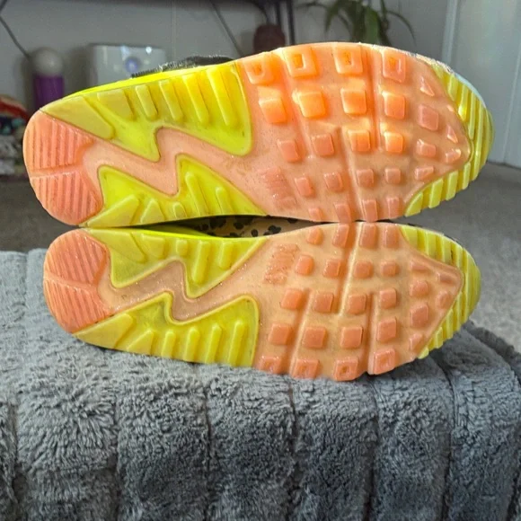 Nike Women's Air Max 90 LX "Illusion Green" (Style Code: CW3499-300). SZ 10 - Picture 9 of 15